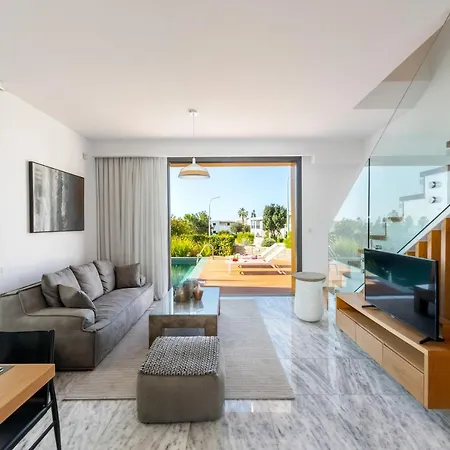 Laurus 6, Walking Distance To The Paphos